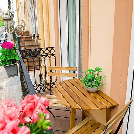Cosy With Balcony Between & Center 6p *