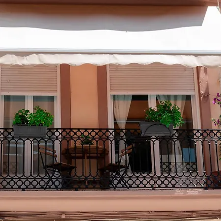 Cosy With Balcony Between & Center 6p 아파트 *
