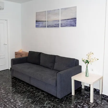 아파트 Cosy With Balcony Between & Center 6p *