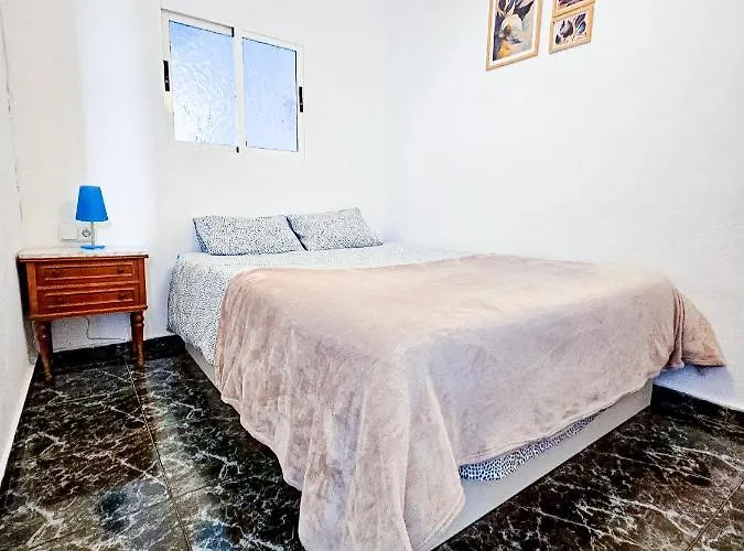 Cosy Apartment With Balcony Between Beach & Center 6P * Valência