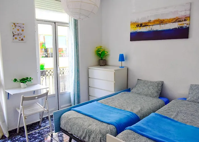 Cosy Apartment With Balcony Between Beach & Center 6P * Valência