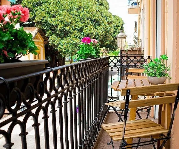 Cosy Apartment With Balcony Between Beach & Center 6P