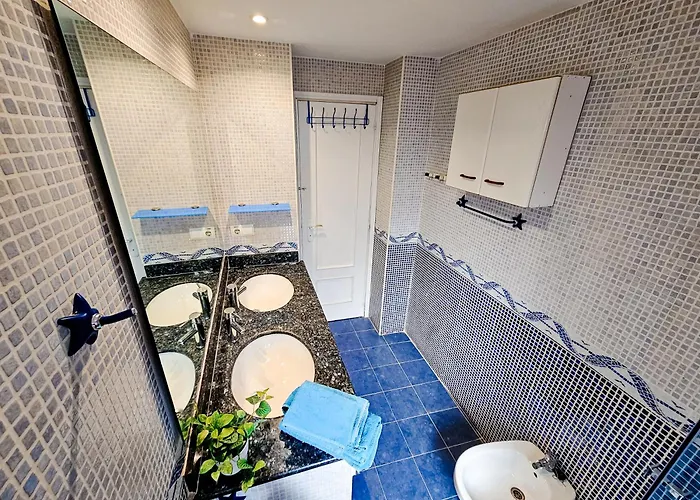 Cosy Apartment With Balcony Between Beach & Center 6P * Valência