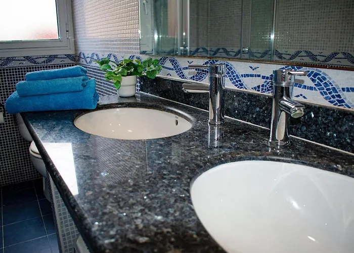 Cosy Apartment With Balcony Between Beach & Center 6P Valência