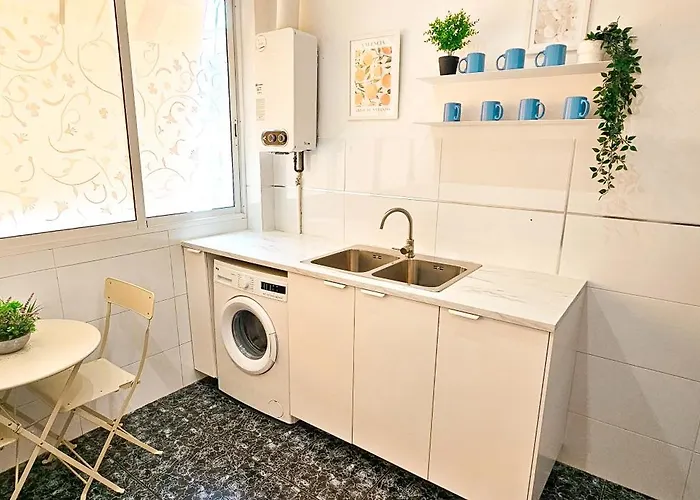 Cosy Apartment With Balcony Between Beach & Center 6P *