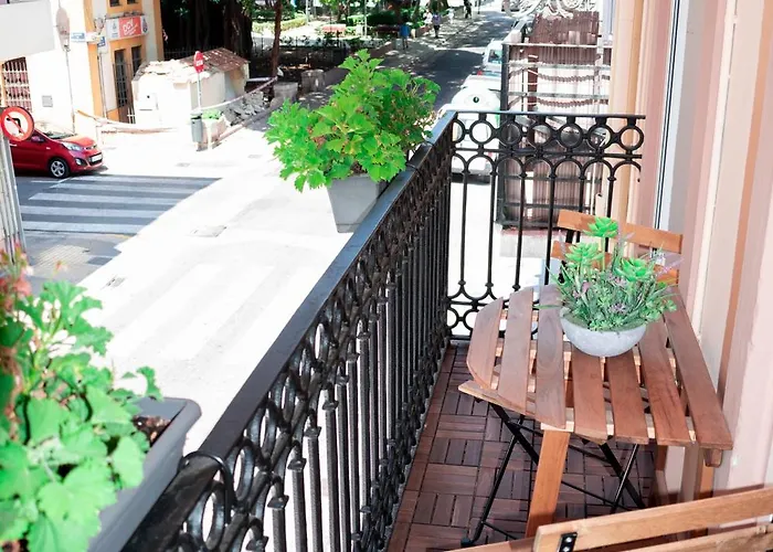 Cosy Apartment With Balcony Between Beach & Center 6P Valência